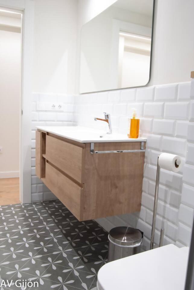 Apartamento La Playa 17 Gijon Bagian luar foto