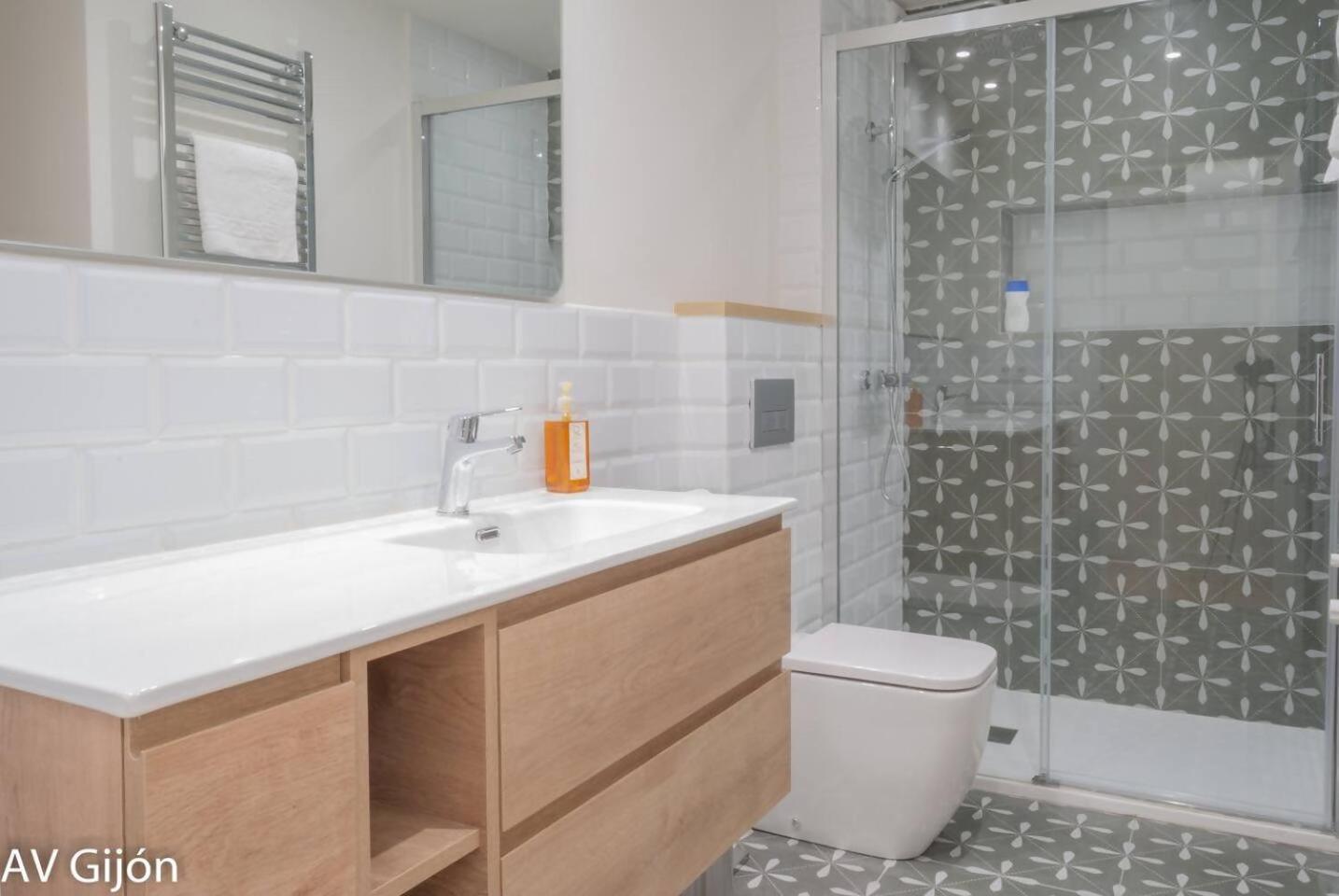 Apartamento La Playa 17 Gijon Bagian luar foto