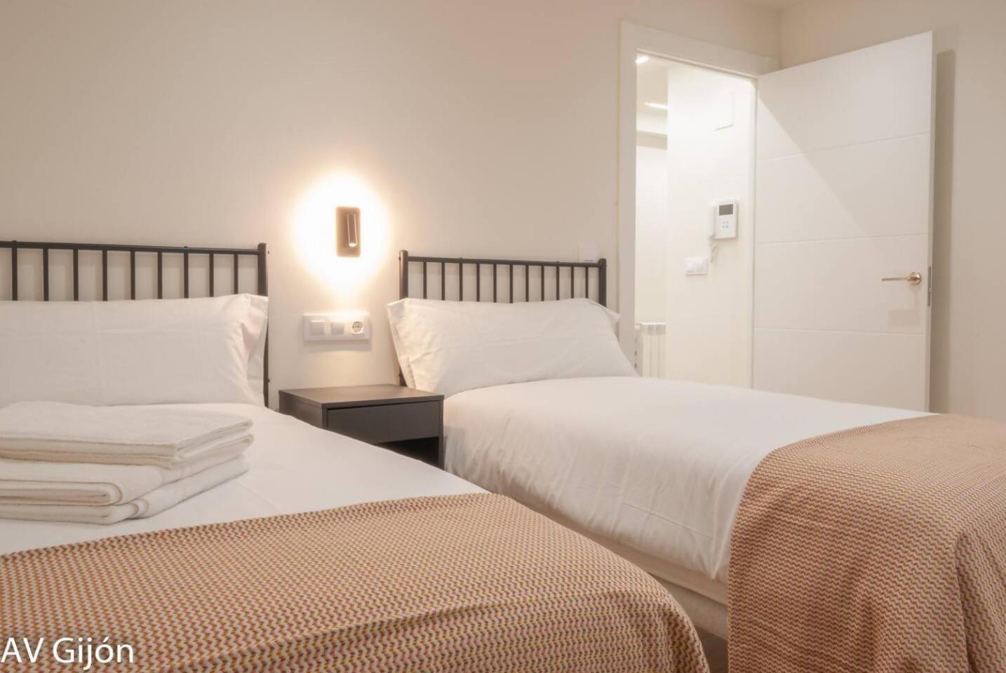 Apartamento La Playa 17 Gijon Bagian luar foto